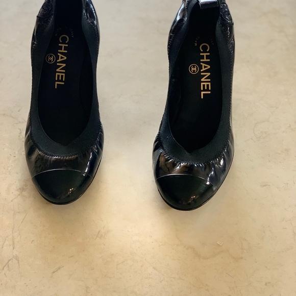 Chanel CC stretch black patent heels size 36C/6 - Picture 4 of 14